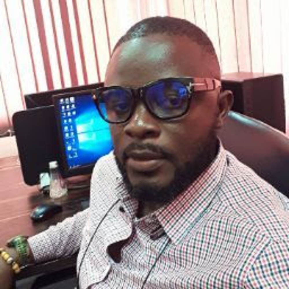 Meet your Posher, Ayouba